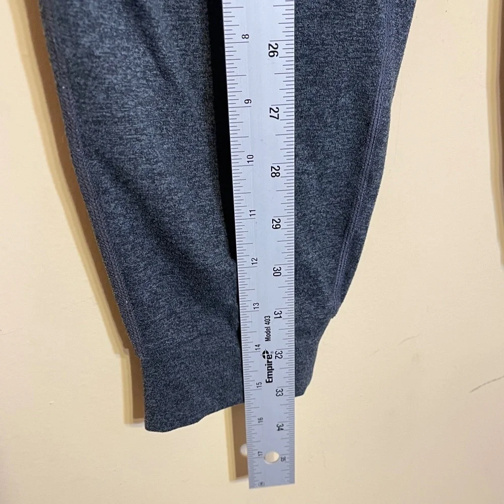 Vuori Dark Gray Capris - Picture 3 of 5